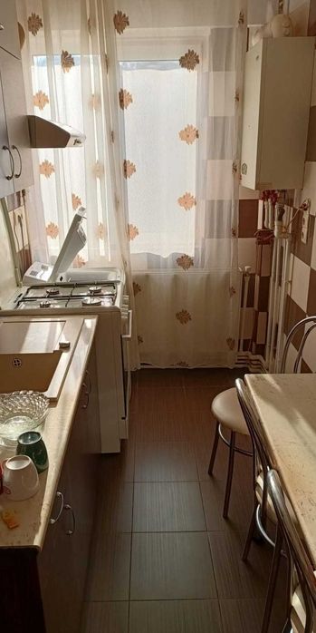 Pers. fizică vând ap. 2 cam. D-va