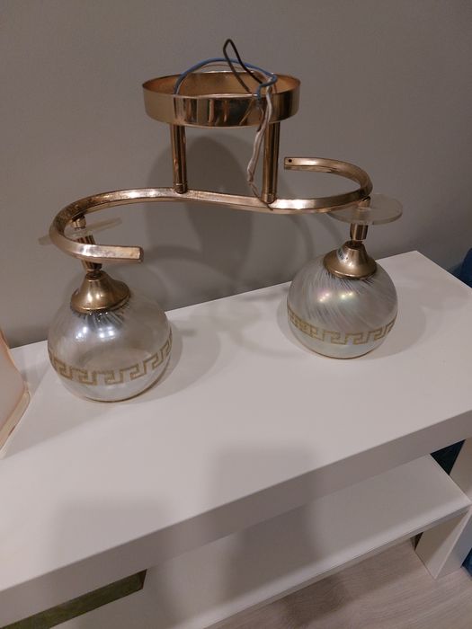 Люстра 2х рожковая плюс три плафона