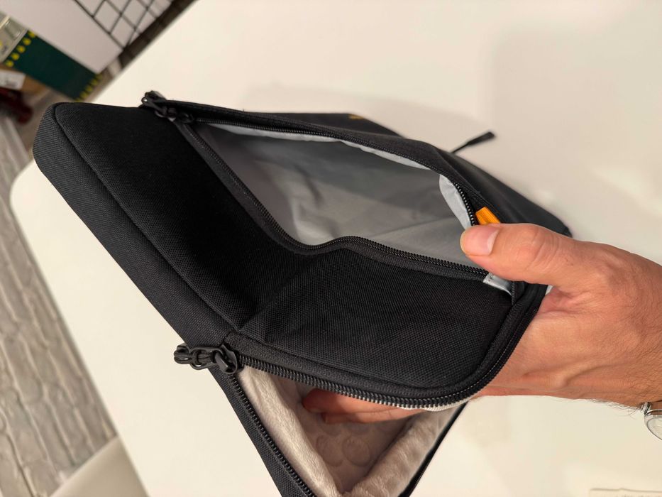 Husa de protectie laptop 16" / Case / Sleeve Tomtoc pt MacBook etc.