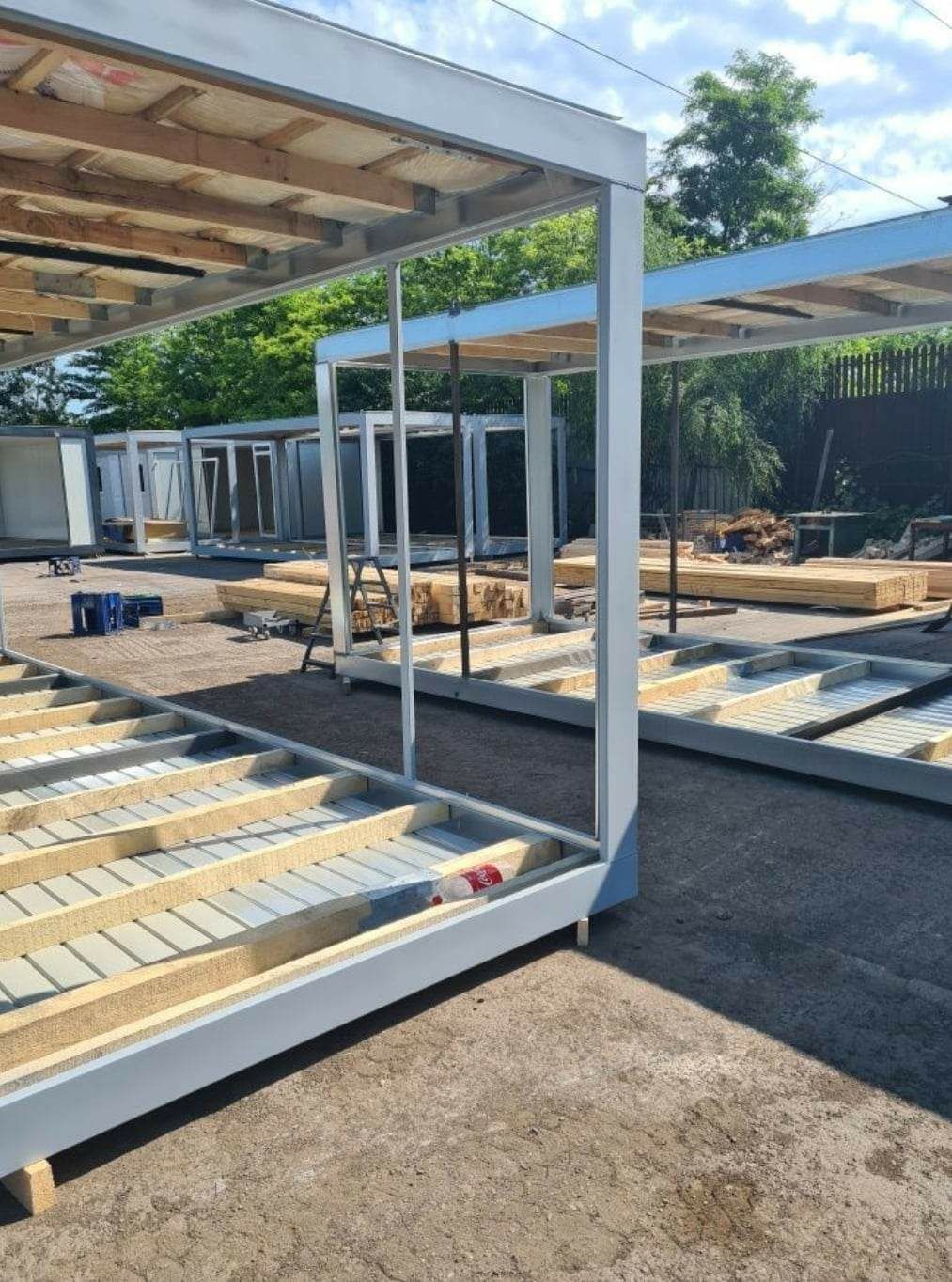 Containere pentru locuit sau sa iti deschizi o mica afacere