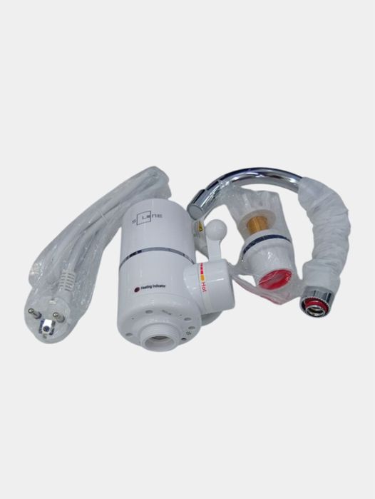 Электрический водонагреватель, смеситель для кухни и мойки