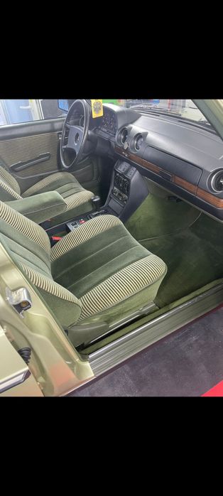 Mercedes Benz w123 vehicul istoric
