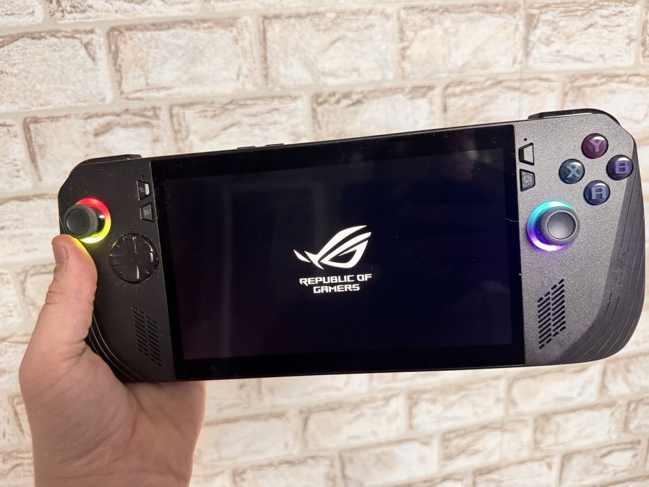 Продавам ASUS ROG Ally X – Отлично състояние!