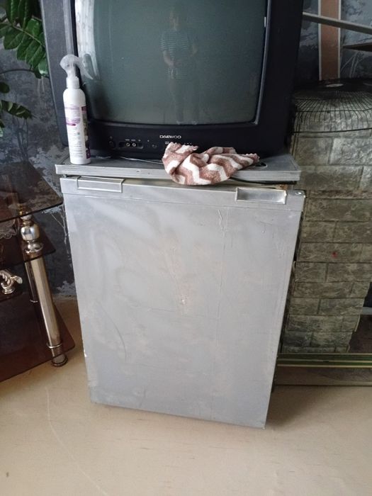 Продам холодильник  и телевизор