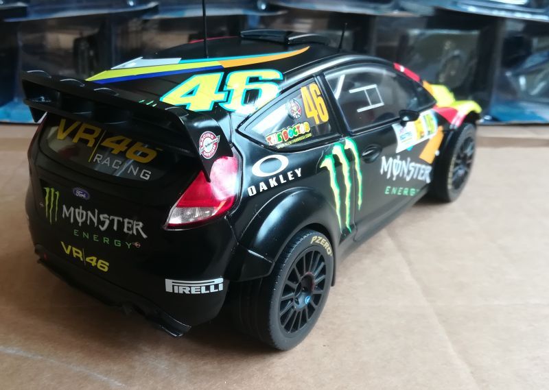 Macheta Ford Fiesta RS WRC #46 Valentino Rossi Raliu 2012 - IXO 1/18