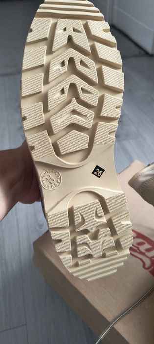 Vând două perechi de bocanci militari