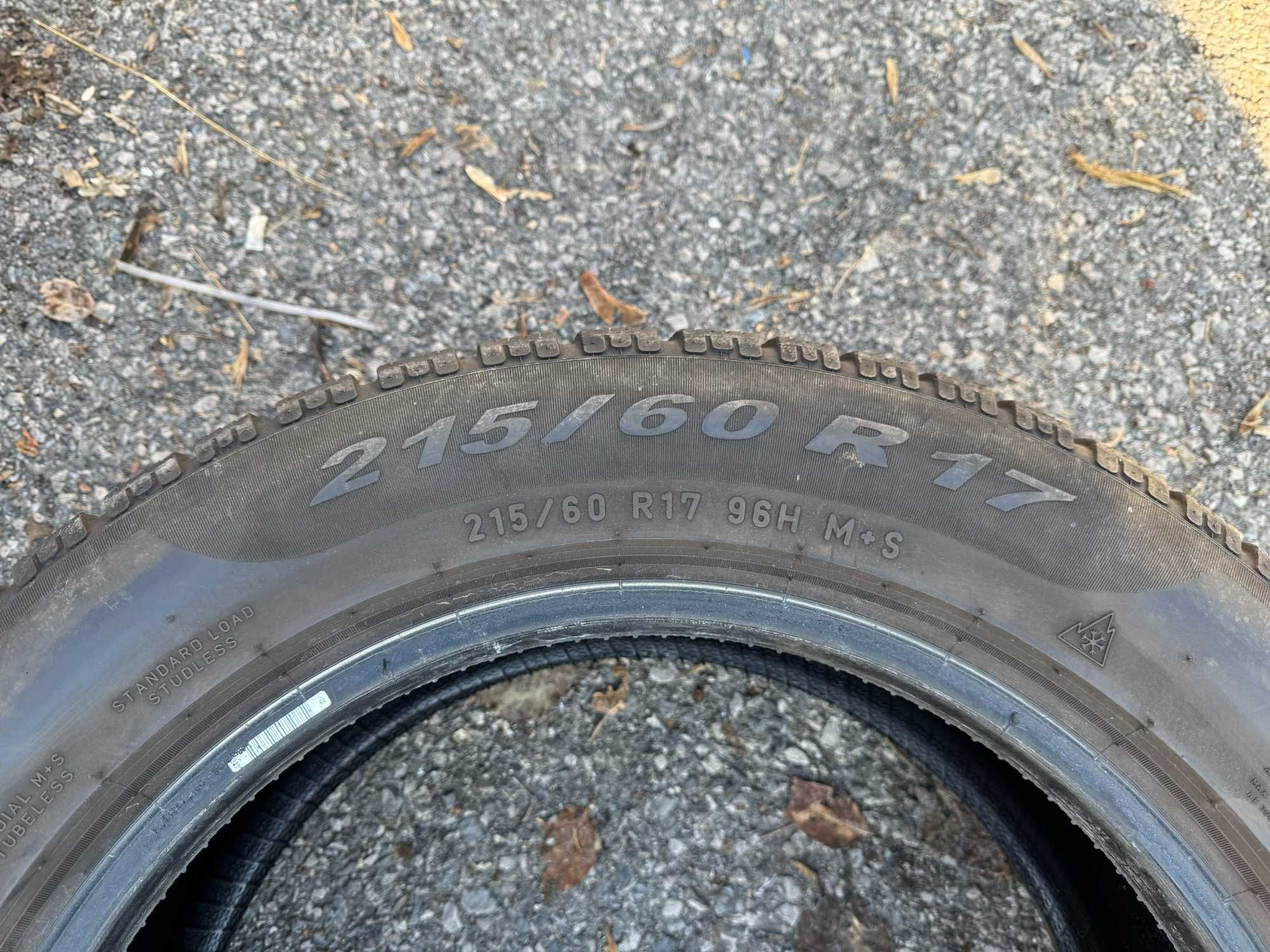 зимни Гуми PIRELLI 215/60/17 с ДОТ 25/2019