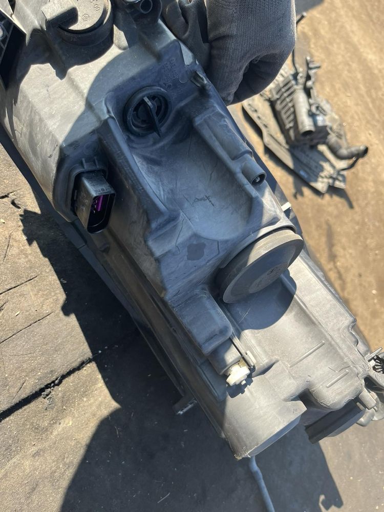 Оригинален фар Audi a6 C7 4g обикновен hella 4g0941004 десен ляв