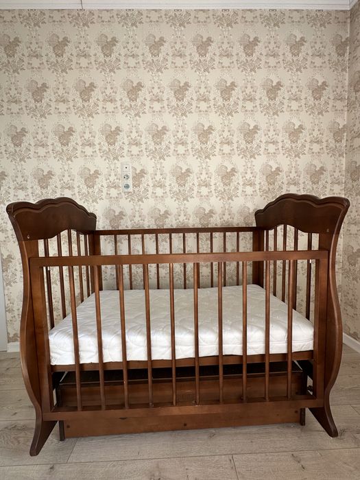 Манеж из дерева с ящиком