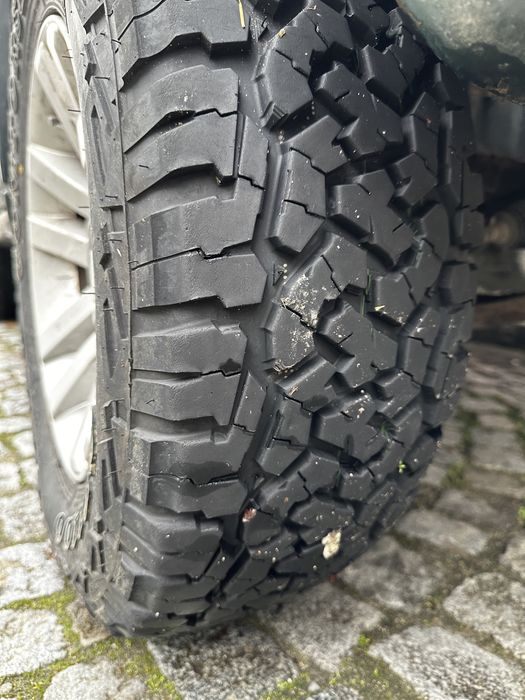 Продават се гумите 235/70/16