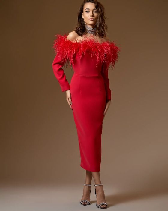 Rochie roșie cu pene naturale de struț