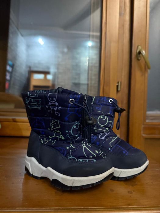 Сапожки десткие на 7-1,5 года