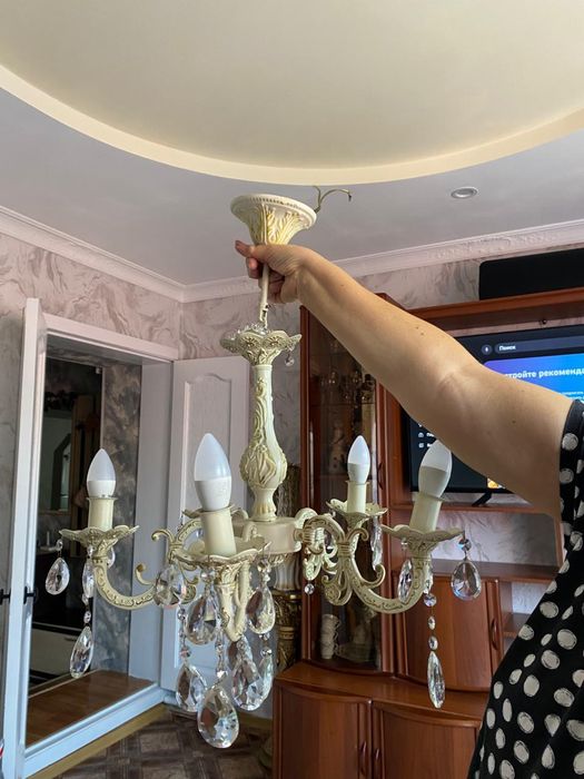 Продаю люстру для гостиной
