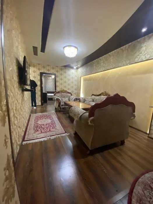 Срочно Продам 4х комн/1/4 В центре Ц-5 Можно под Офис.2*