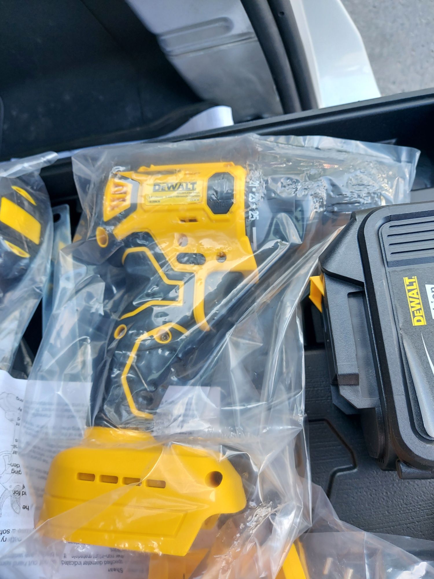 Dewalt 168 v набор инструментов новый