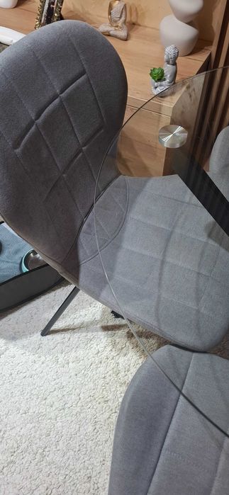 Vând masa + 4 scaune