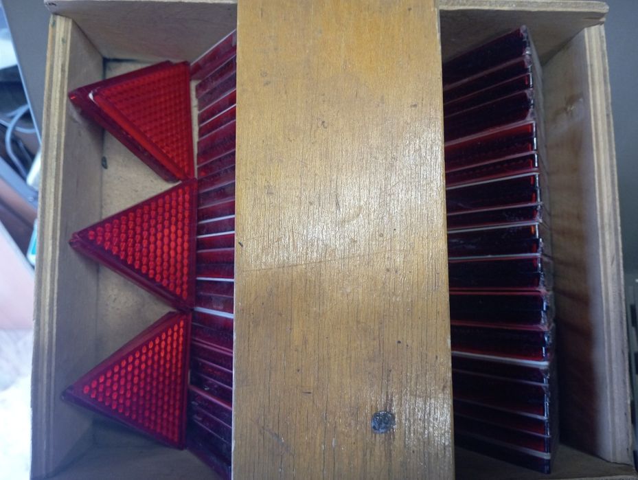 Продам треугольники  светоотражающие