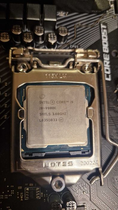 Дъно MSI Z390 с процесор i9 9900k, рам Corsair 32GB и ССД 2x512GB Sams