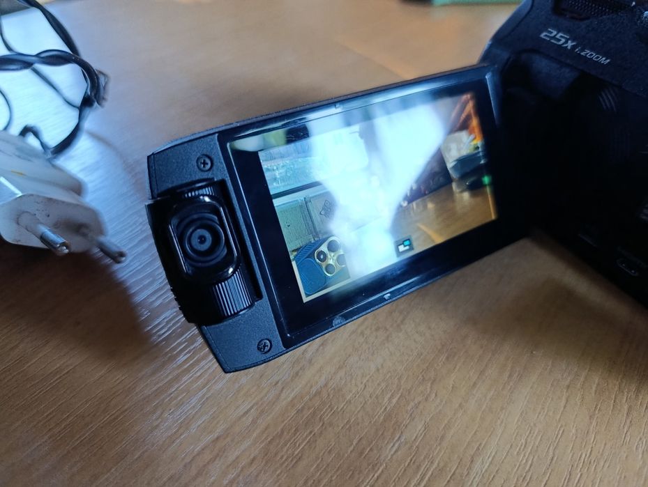 Ocazie !!Vând camera video Panasonic HC-WX970 in stare foarte buna