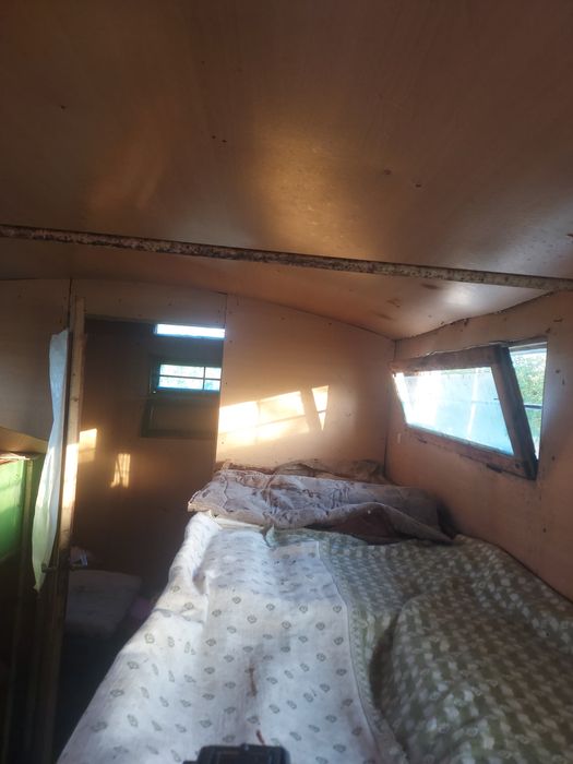 Pavilion apicol ,pentru 36 familii albine .Vând sau schimb .