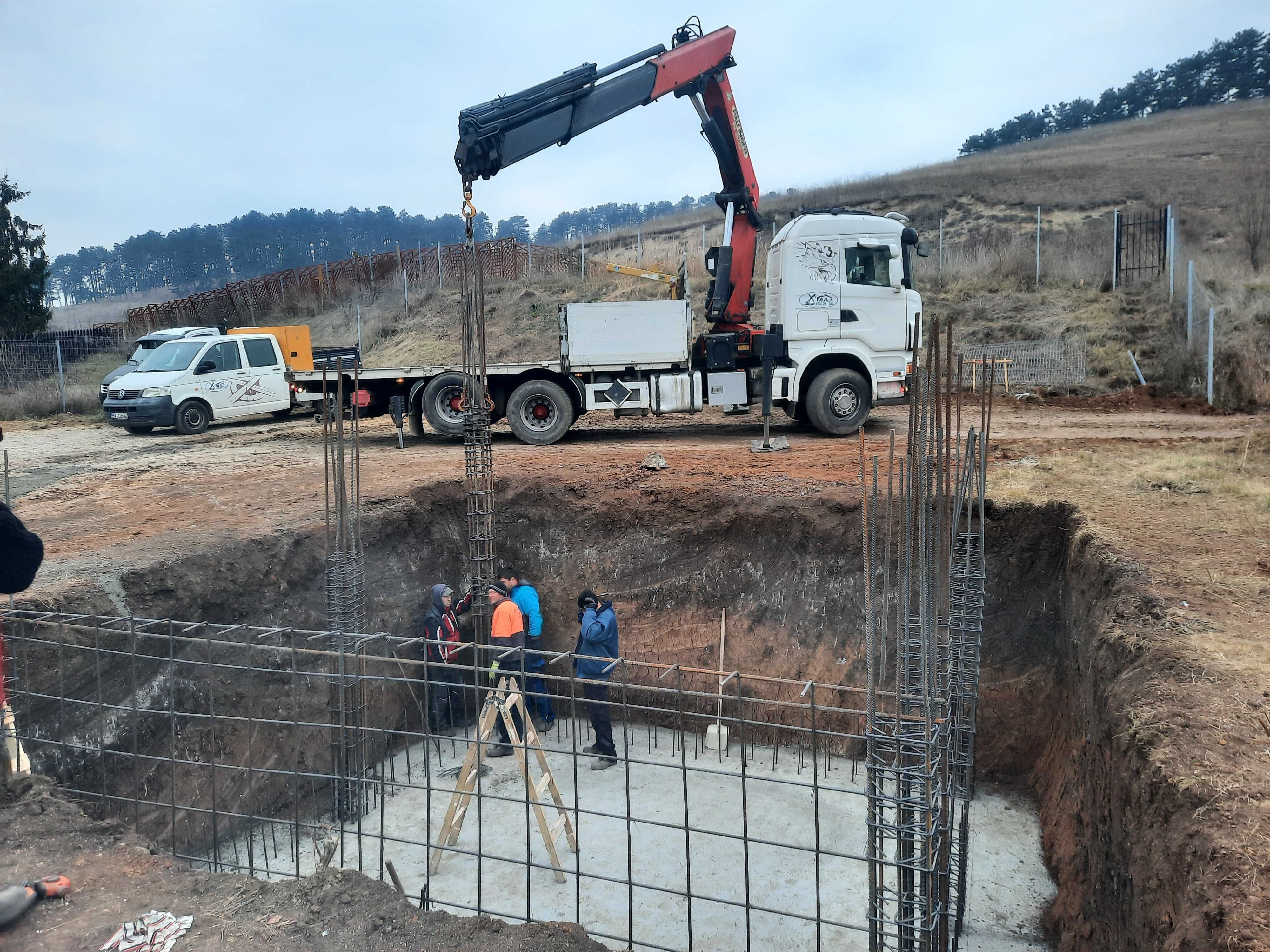 Camion cu macara transport paletizat