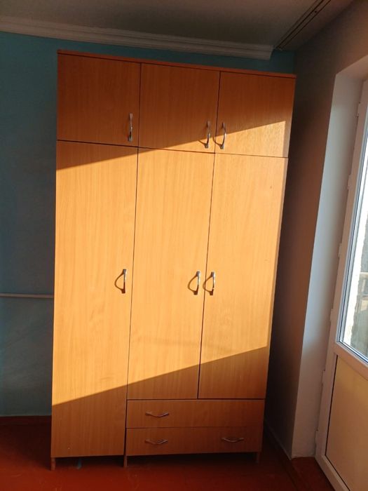 Продам шкаф срочно