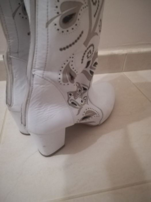 Дамски кожени ботуши