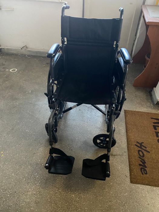 Scaun cu rotile pentru persoane cu dizabilități