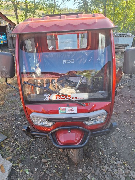 Triciclu electric cu cabina