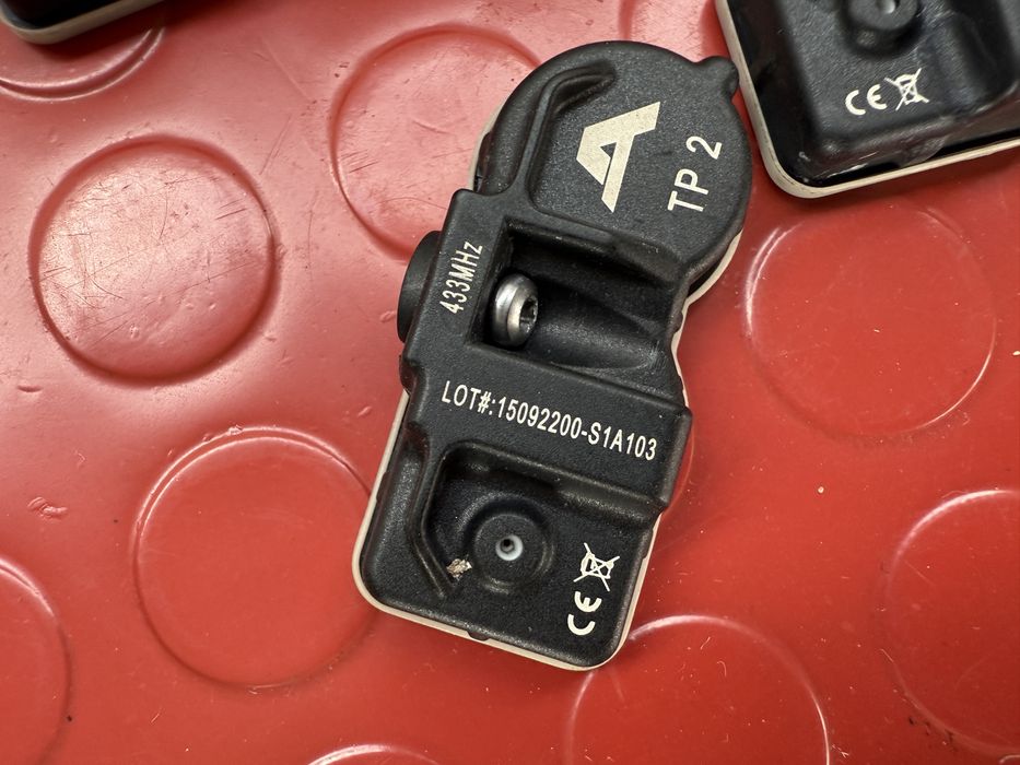 4бр. ПОЧТИ НОВИ Датчици За Налягане В Гумите -433MHz-