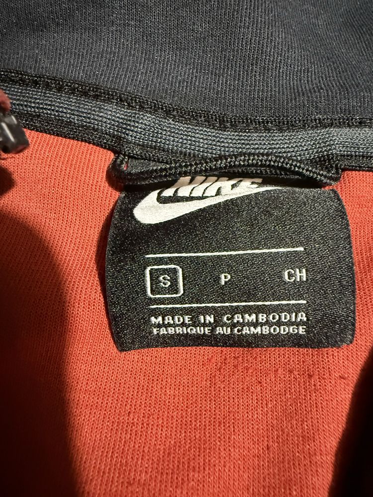 Nike tech fleece camo (red)