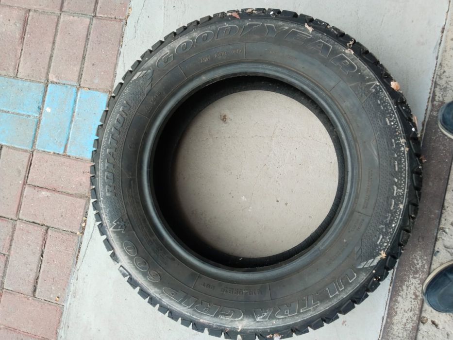 продам зимнюю шину 215/65/16