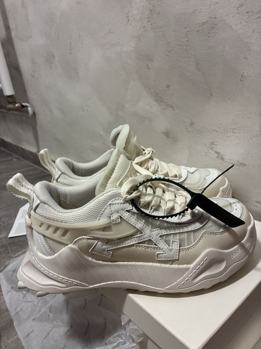 vand adidasi off white