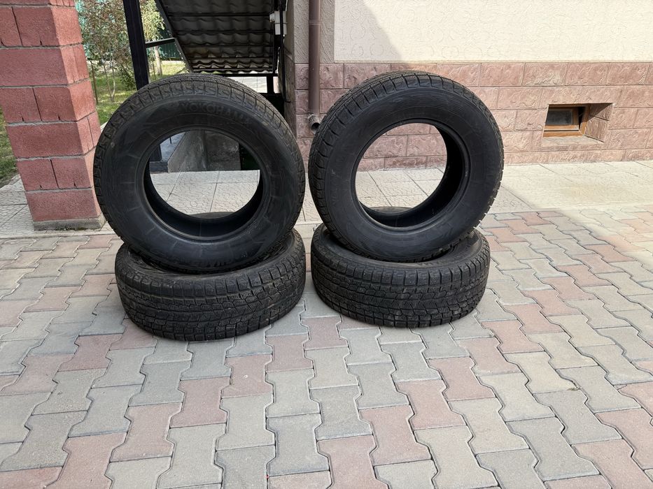 Продам комплект зимних автошин