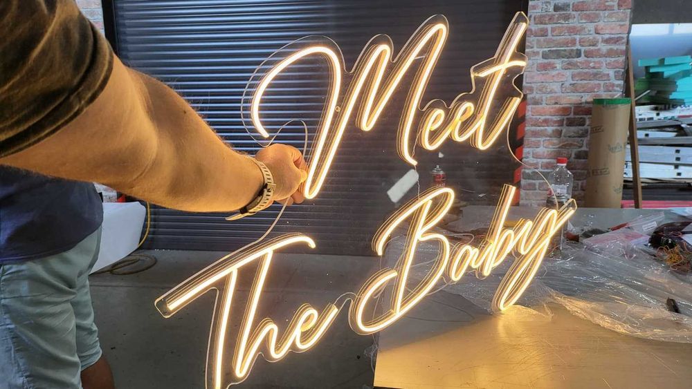 Litere volumetrice 3D luminoase  – design și montaj