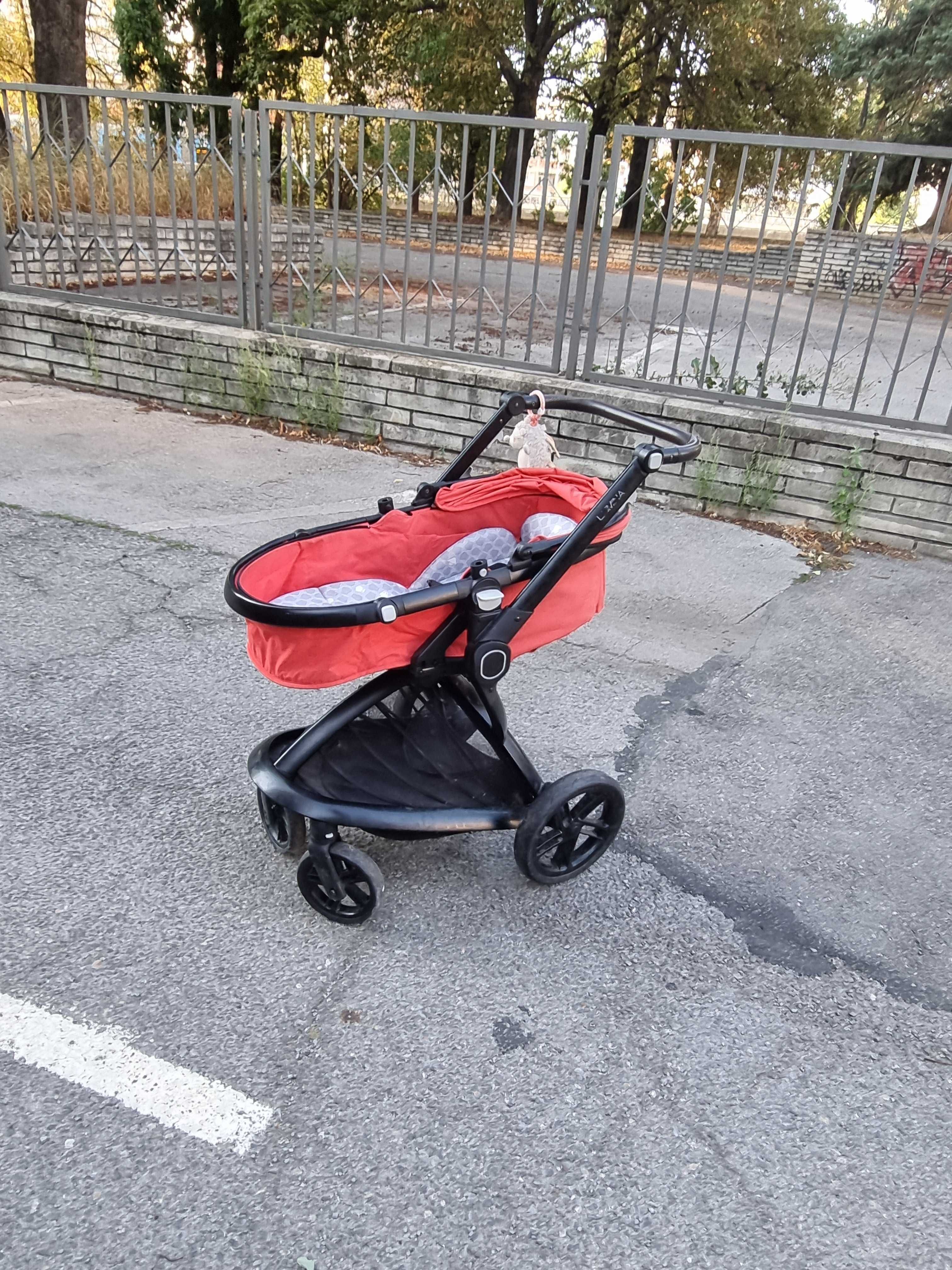 Продавам бебешка количка червена