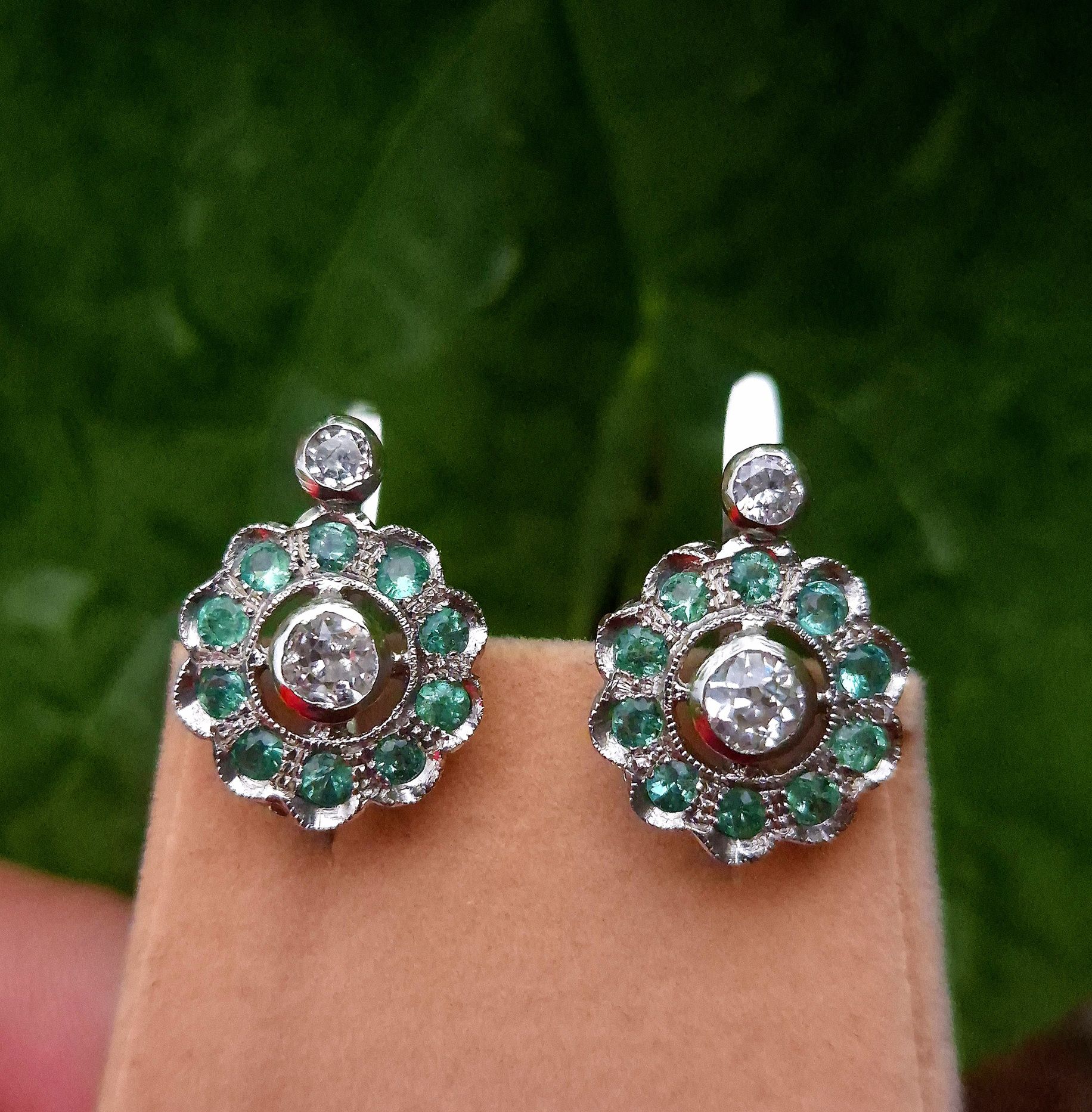 Cercei din platina cu diamante si smaralde naturale
