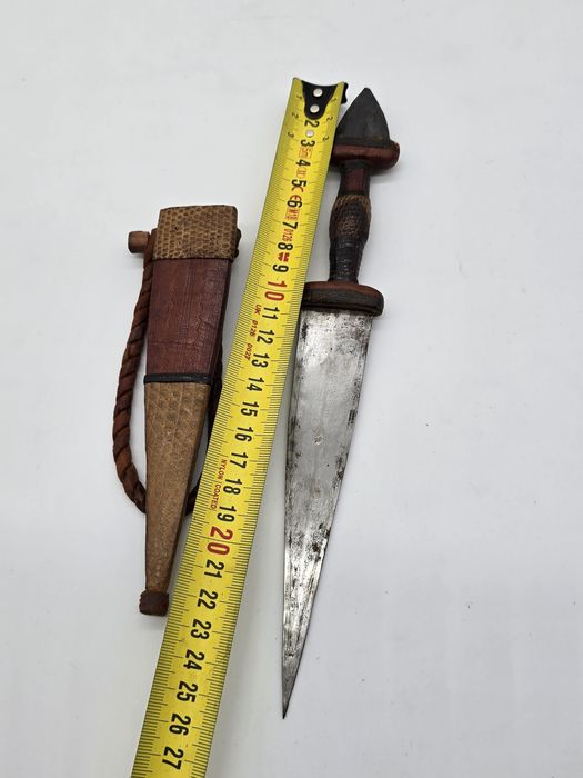 Cuțit vânătoare pumnal