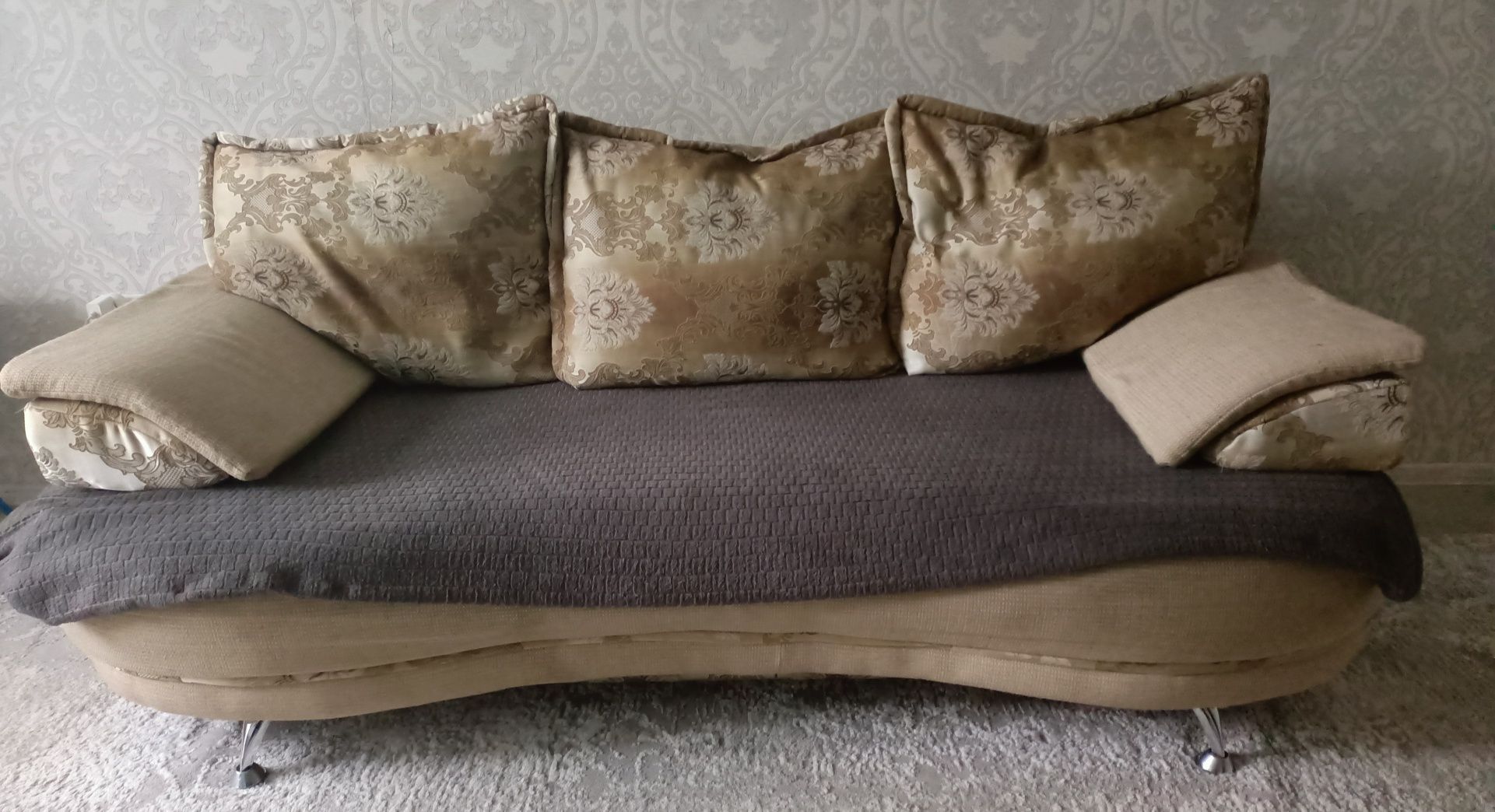 Продам диван в хорошем состоянии