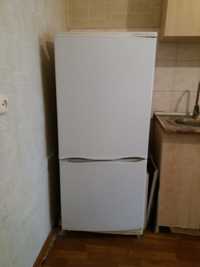 Продам холодильник Атлант б/у.
