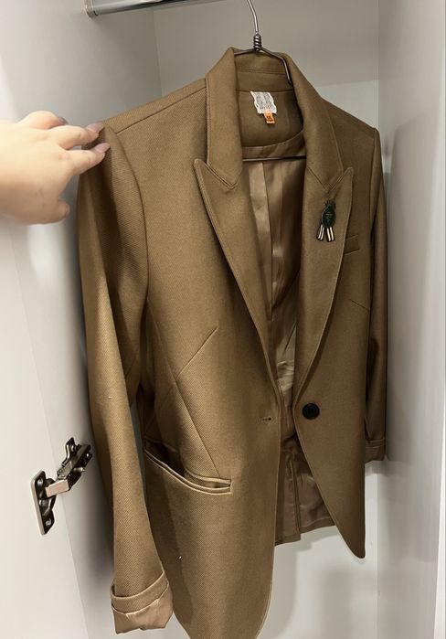 Продам пиджаки и плащи