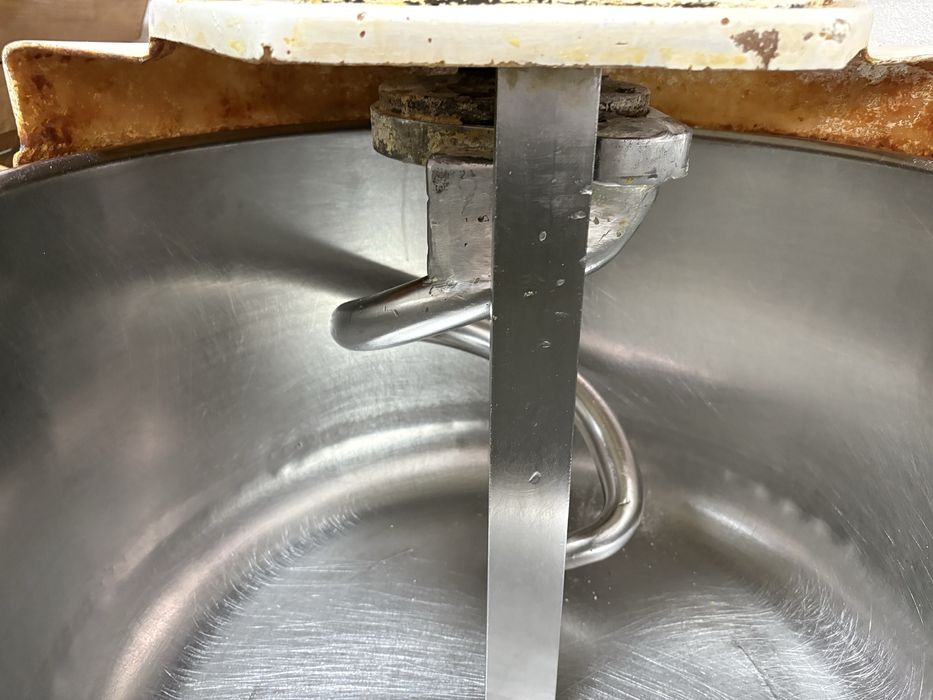 Професионална тестомесачка