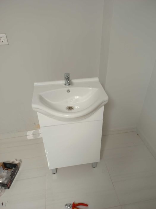 Шкаф за баня + мивка + смесител