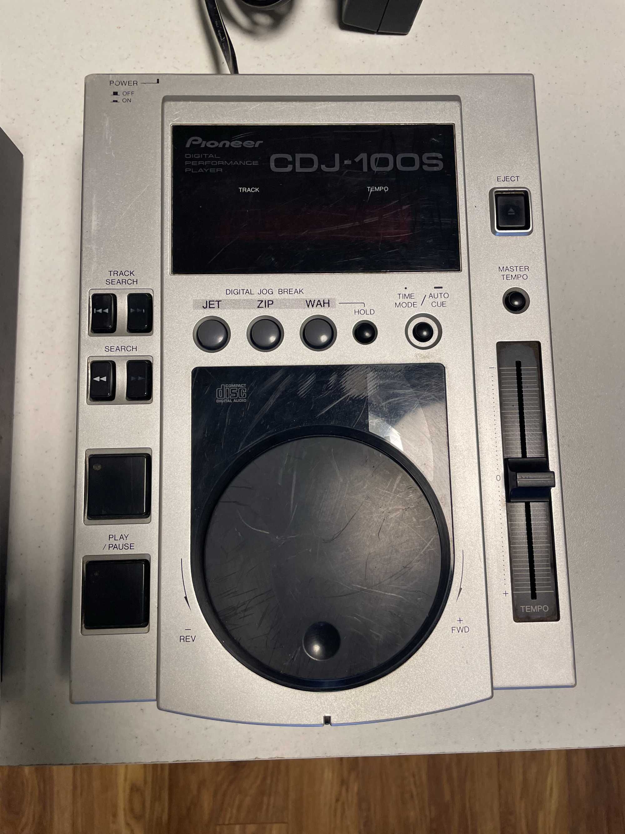 2x Pioneer CDJ100 и миксер Behringer DX626 - дефектни