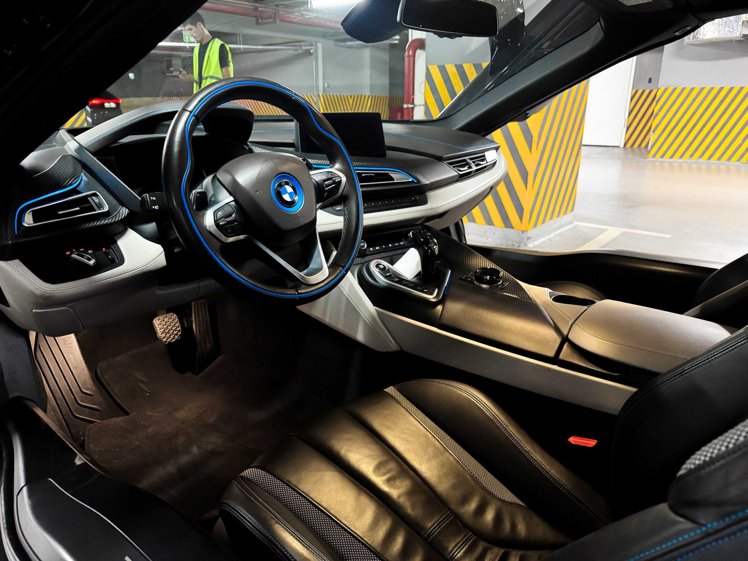BMW i8 Roadster – единственный в Ташкенте