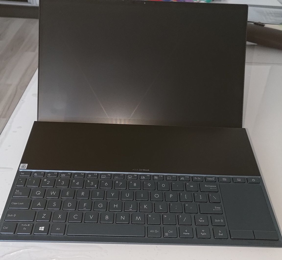 Laptop Asus ZenBook Duo UX481F