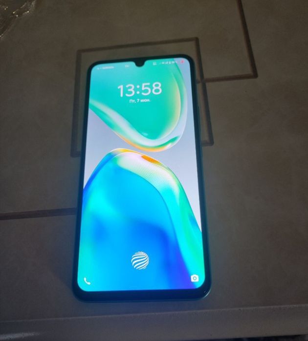 Vivo v 25 сотилади
