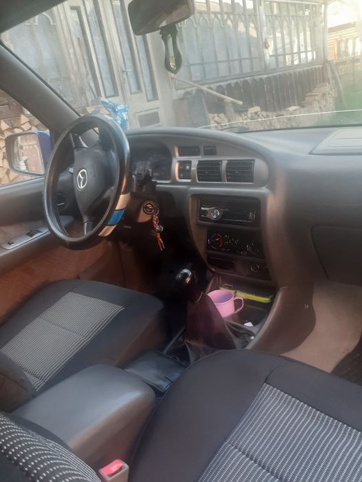Vand Mazda B 2500