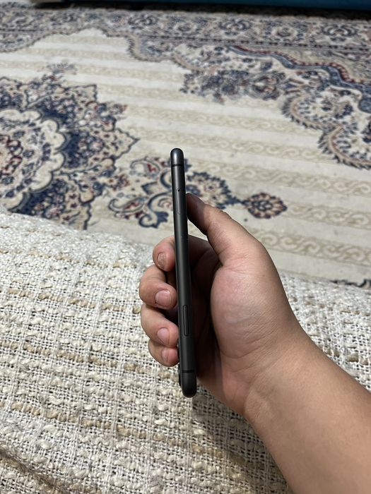 Продам айфон 11 не работает