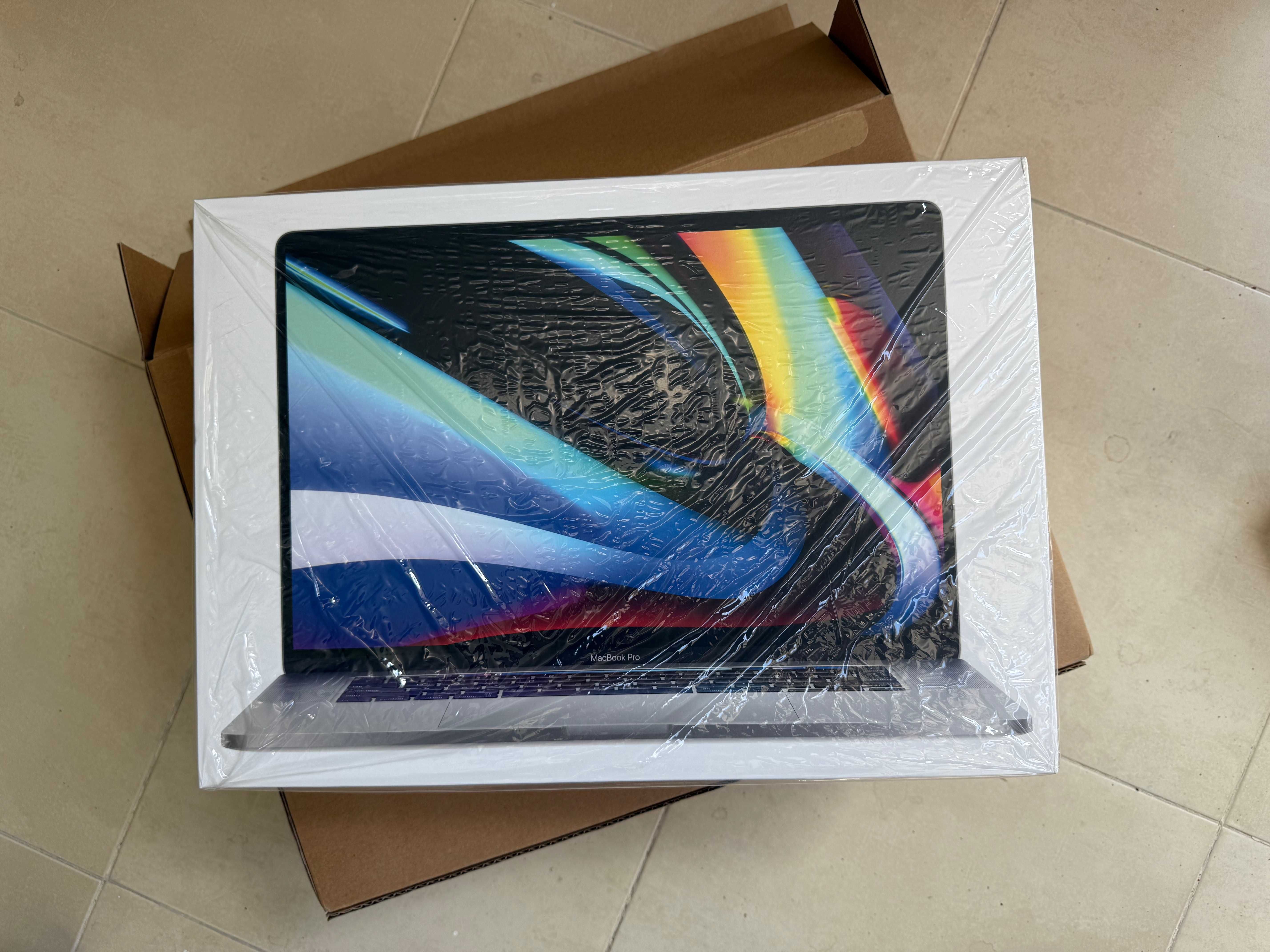 ПЕРФЕКТЕН MacBook Pro 16-inch, 2019 - i7 6 Core, 16 GB, 512 GB, 4GB